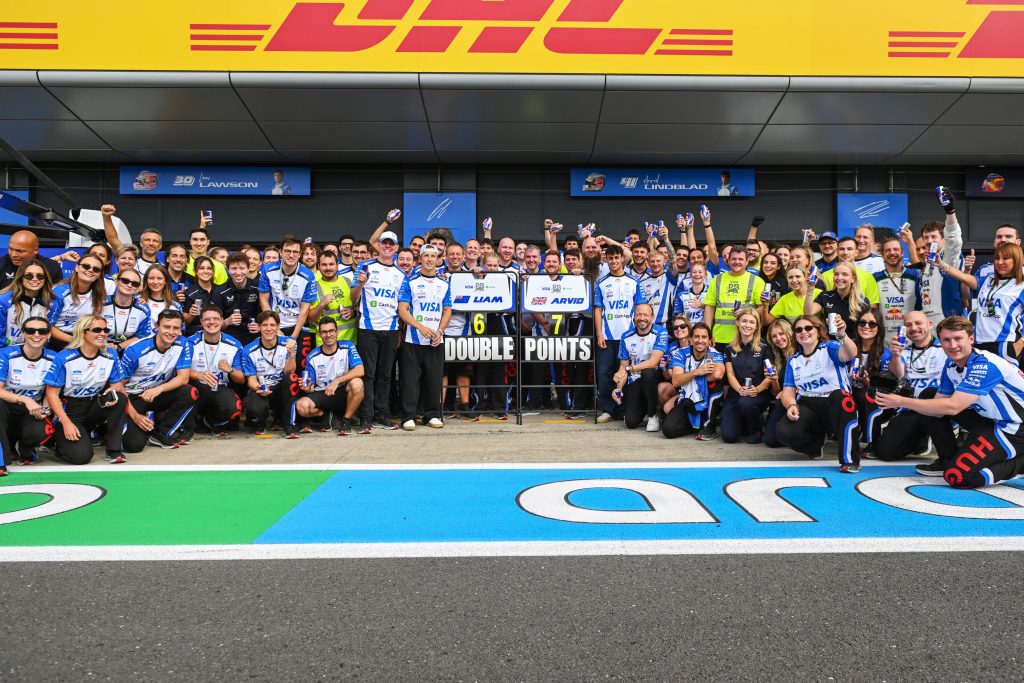 Liam Lawson und Arvid Lindblad holten wichtige Punkte in Silverstone