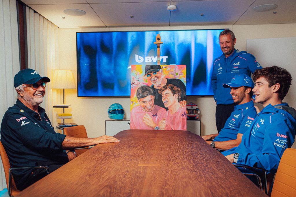 Flavio Briatore mit seinen Fahrern Pierre Gasly und Franco Colapinto