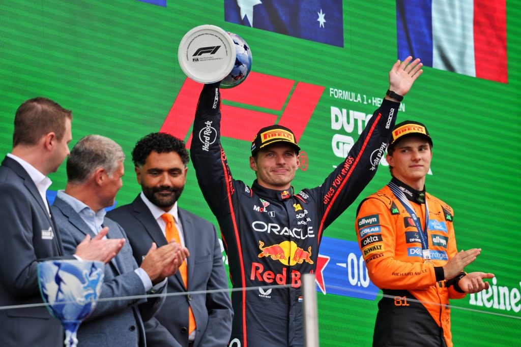 Max Verstappen auf dem Podium in Zandvoort 2025