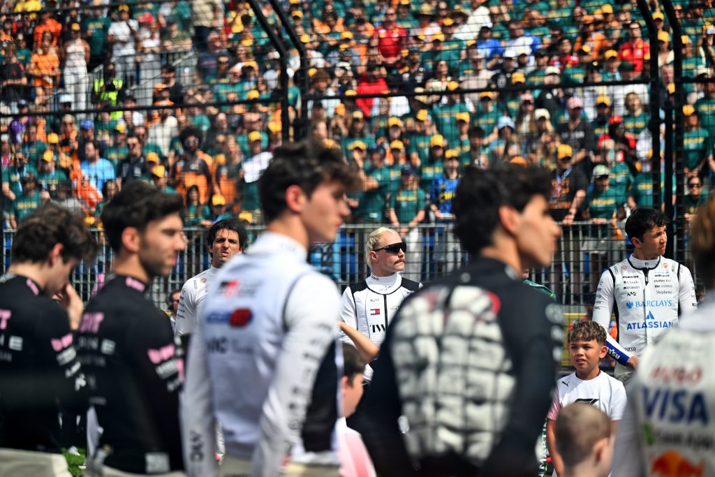 Bottas in Australien während der Nationalhymne
