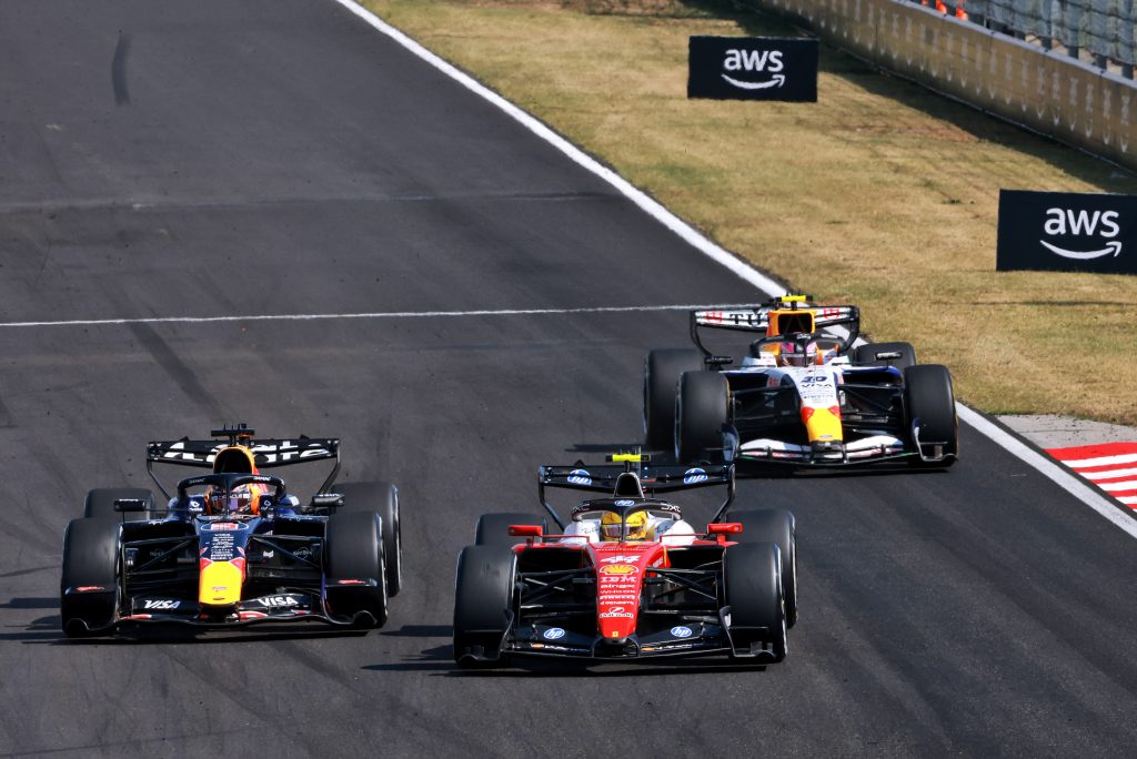 Max Verstappen im Zweikampf mit Lewis Hamilton in Ungarn