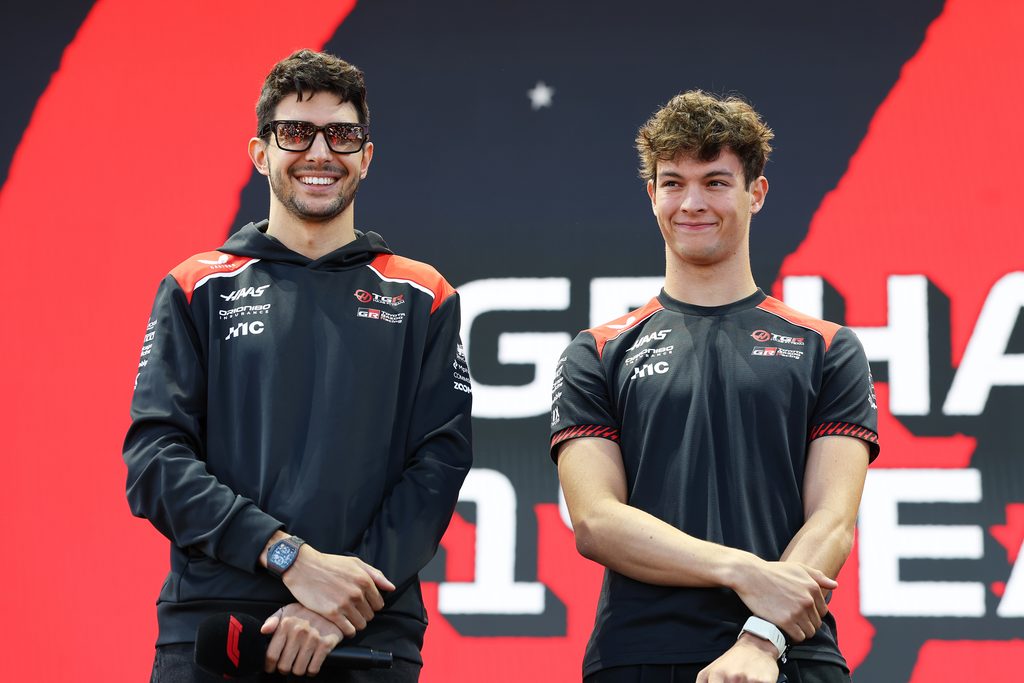 Haas Fahrer Esteban Ocon und Oliver Bearman