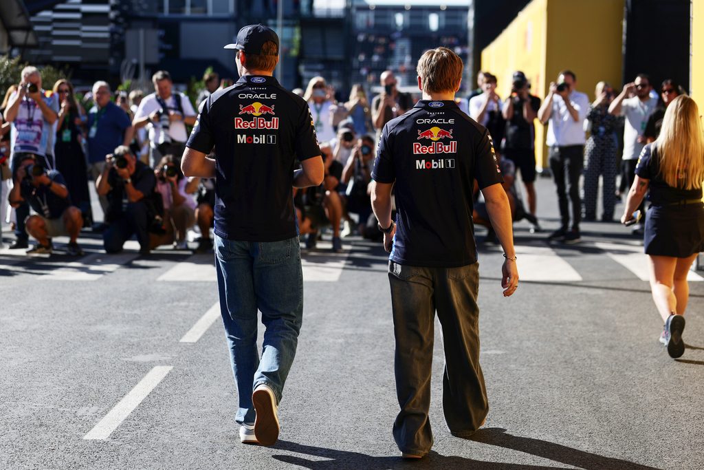 Liam Lawson und Max Verstappen