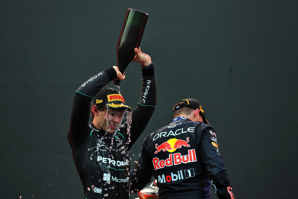 Kimi Antonelli zelebriert seinen zweiten Platz